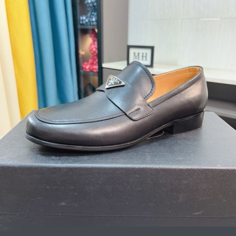 Pra*a leather shoes